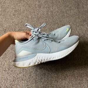 Nike Renew Athletic Sneakers Womens 8.5 Running Jogging Workout Grey Gym Shoes